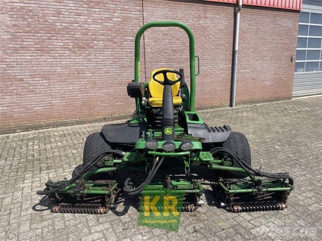 John Deere 8700A Mauriņa pļaujmašīnas