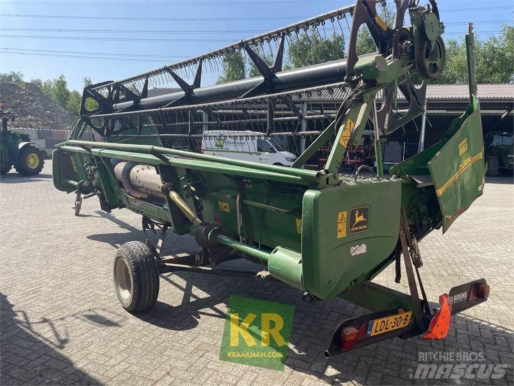 John Deere CTS Ražas novākšanas kombaini