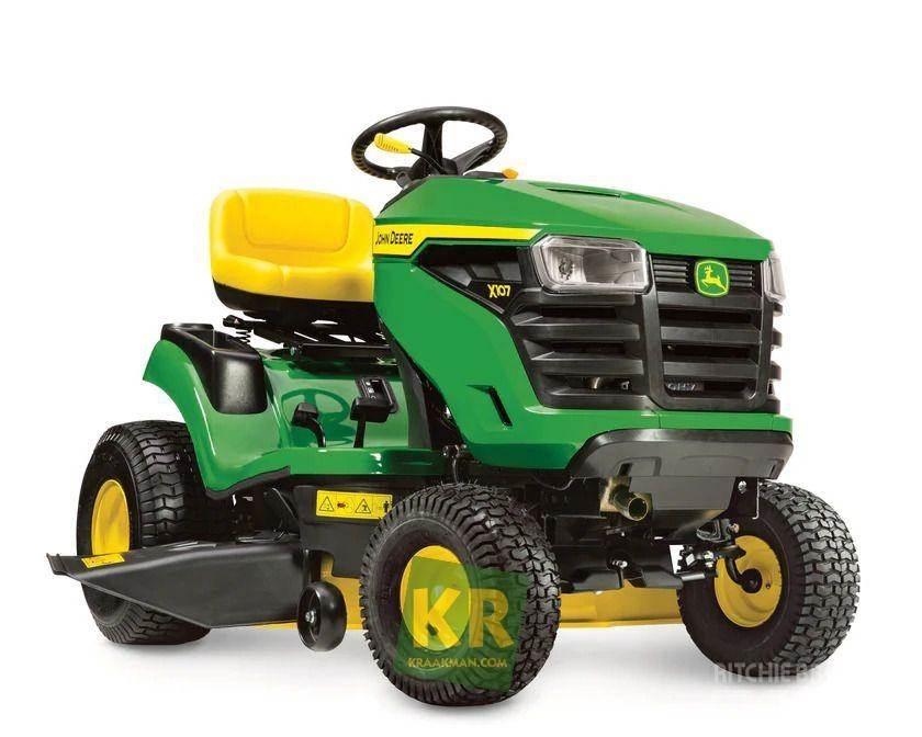 John Deere X107 Mauriņa traktors
