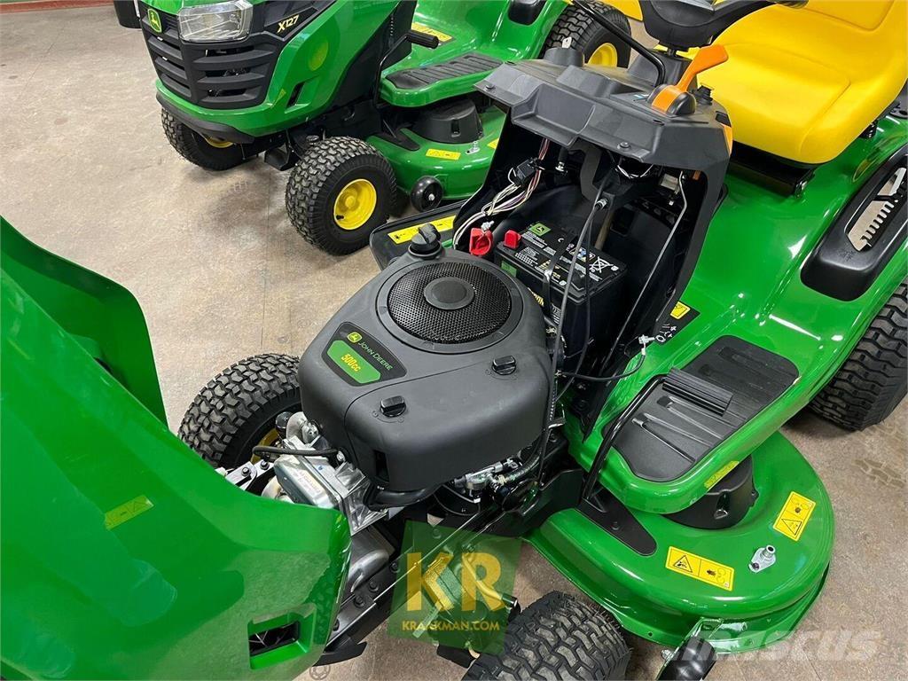 John Deere X107 Mauriņa traktors