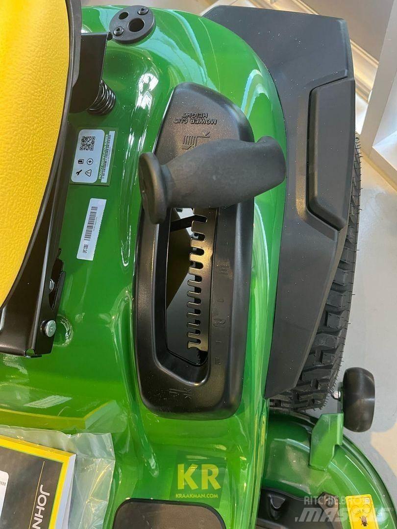 John Deere X127 Mauriņa traktors