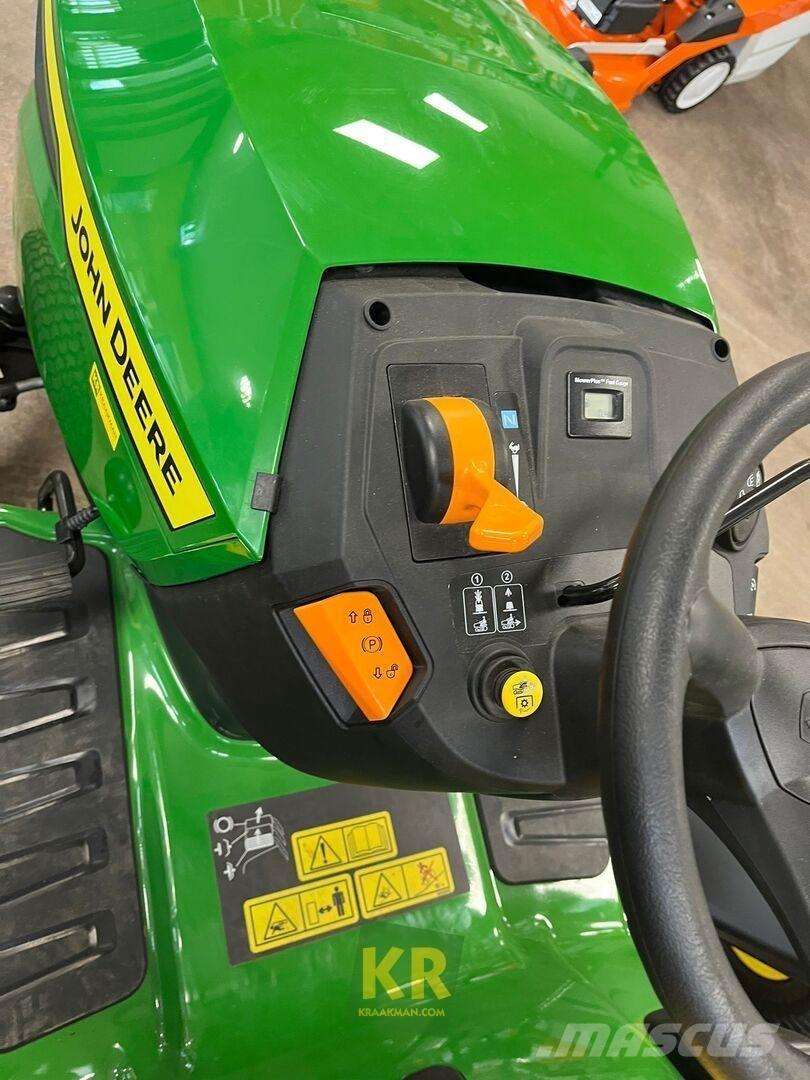 John Deere X127 Mauriņa traktors