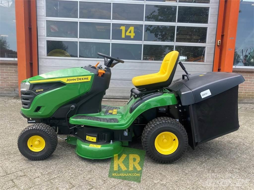 John Deere X147R Mauriņa traktors