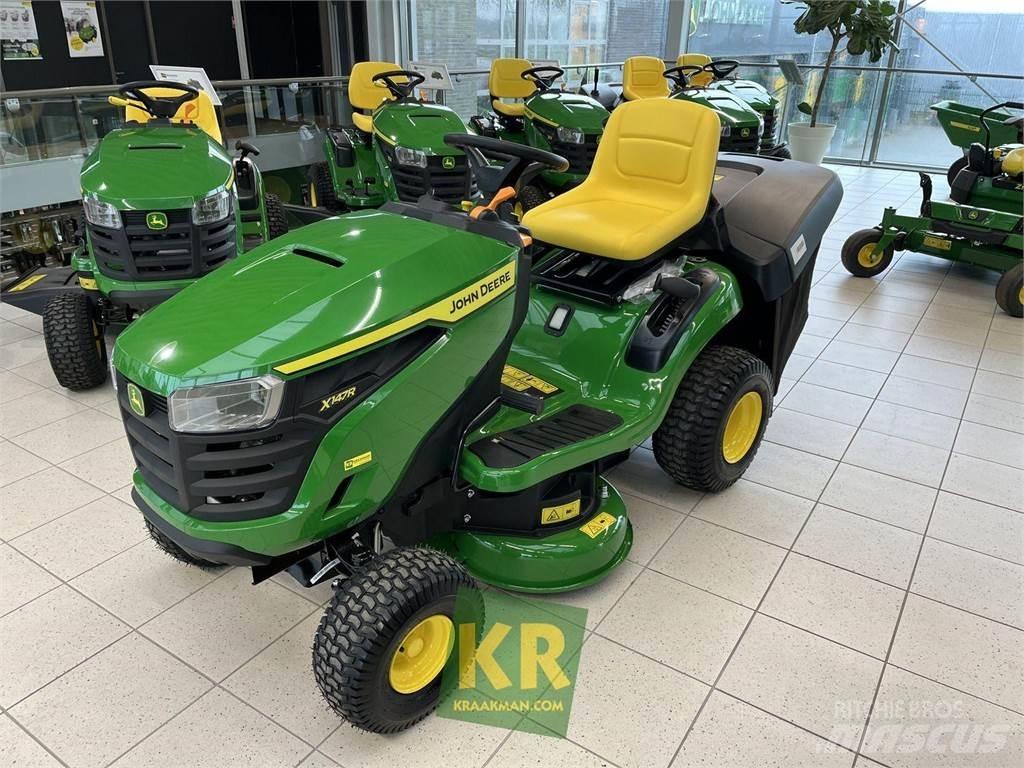 John Deere X147R Mauriņa traktors
