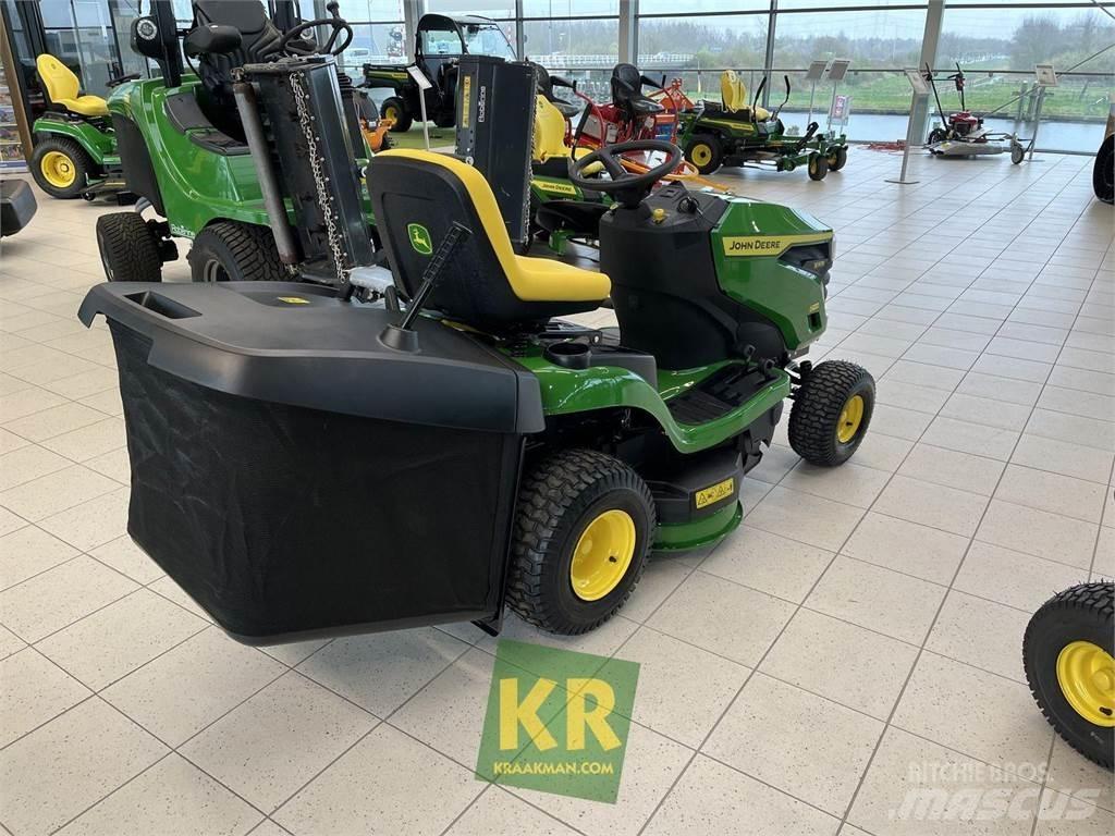John Deere X147R Mauriņa traktors