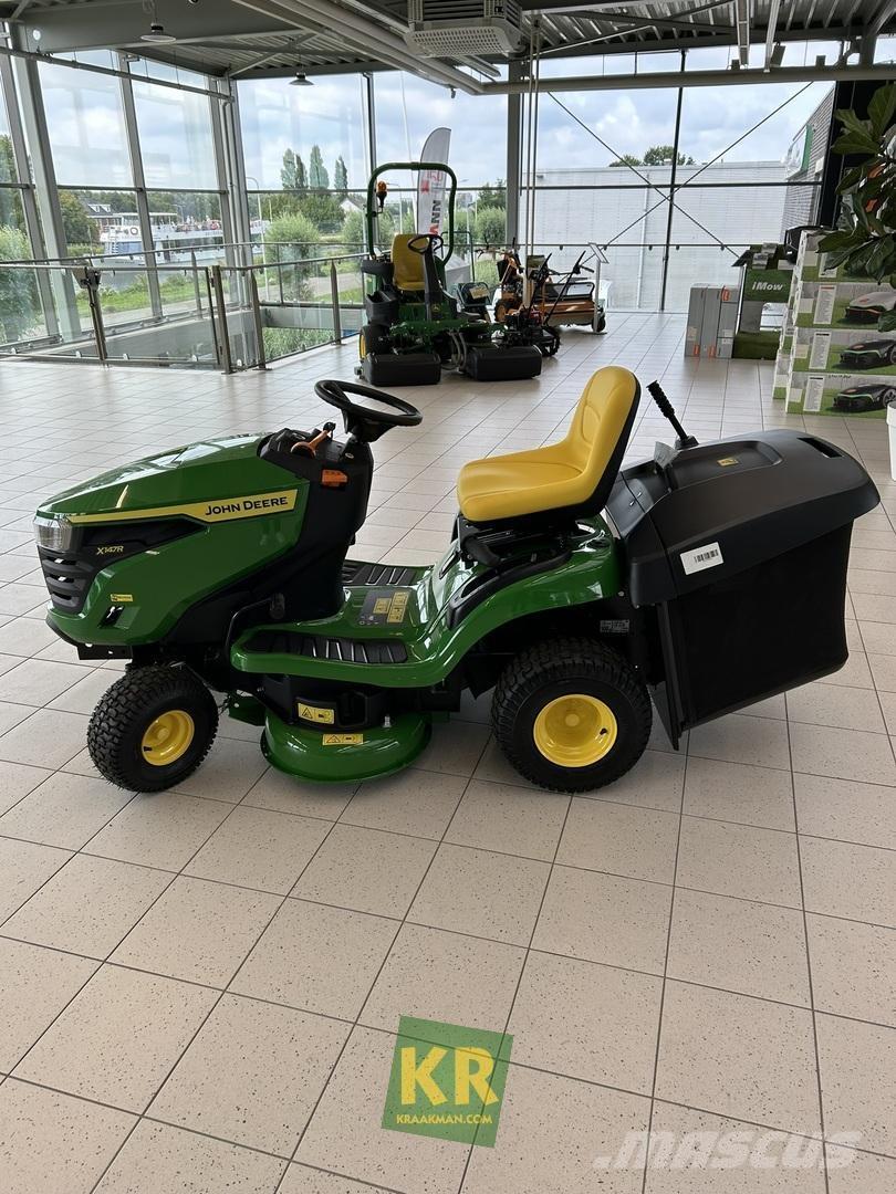 John Deere X147R Mauriņa traktors