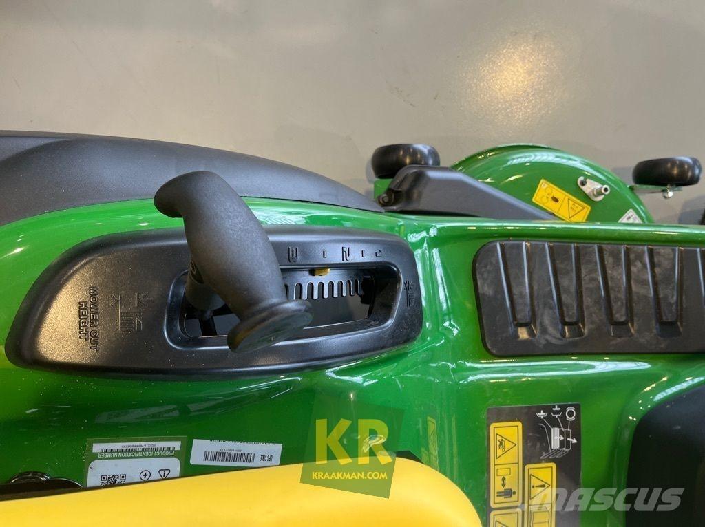John Deere X167R Mauriņa traktors