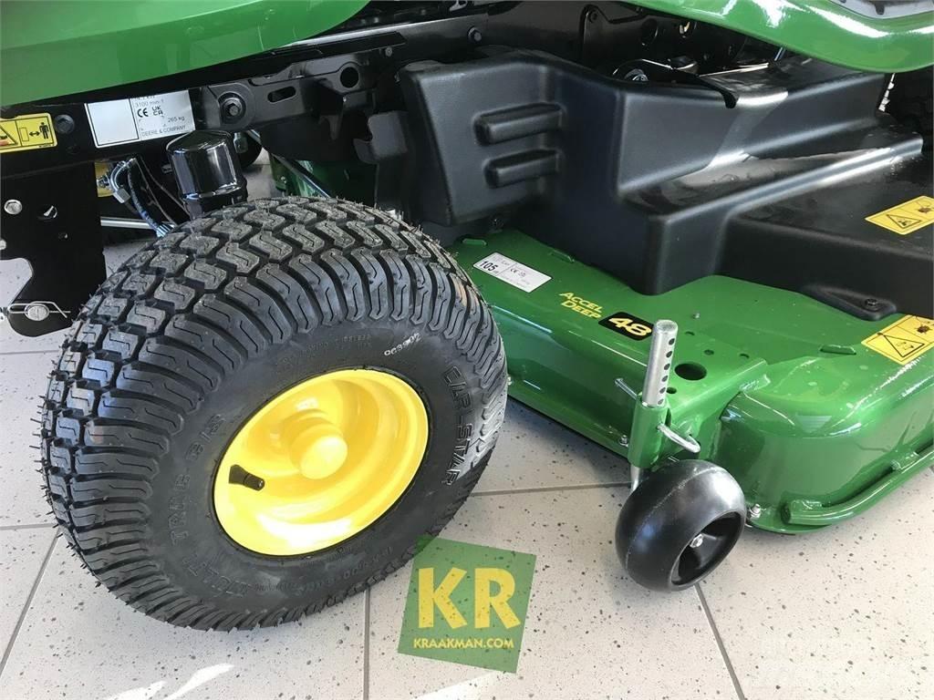 John Deere X370 Mauriņa traktors