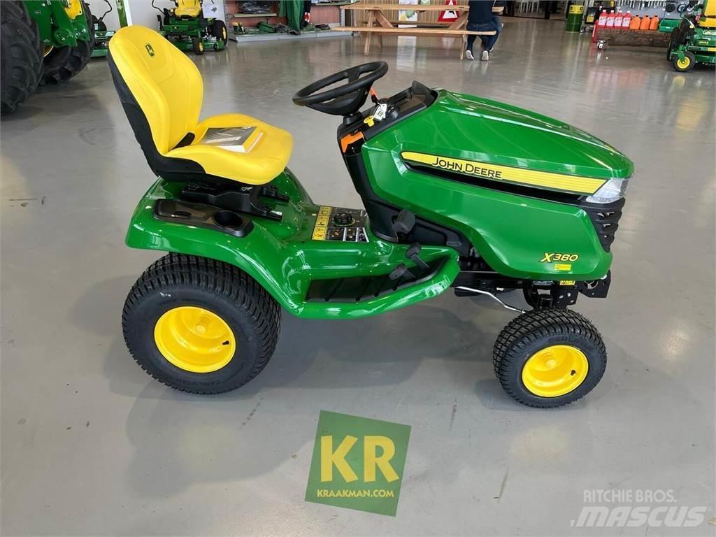 John Deere X380 Mauriņa traktors