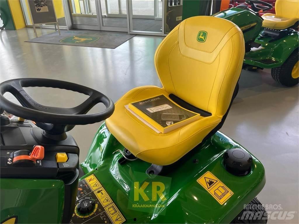 John Deere X380 Mauriņa traktors