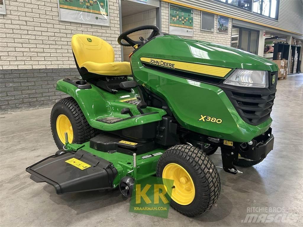 John Deere X380 Mauriņa traktors