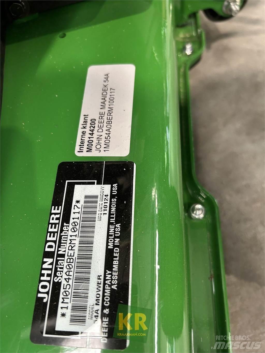 John Deere X380 Mauriņa traktors