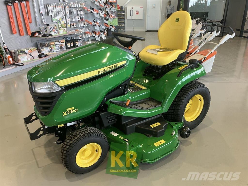 John Deere X590 Mauriņa traktors