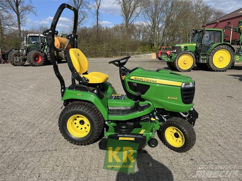 John Deere X948 Mauriņa traktors