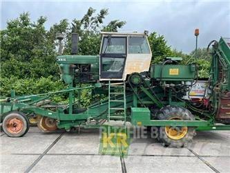 Krakei 6610 rooier Kartupeļu novākšanas kombaini