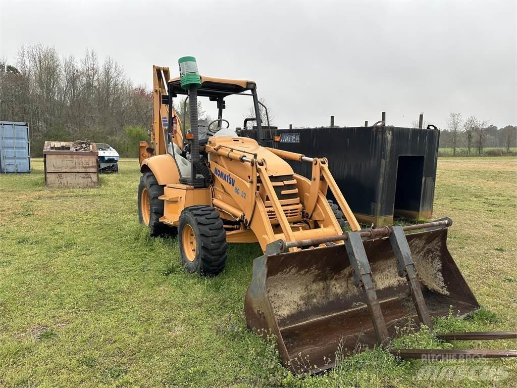 Komatsu WB140 Ekskavatori-iekrāvēji