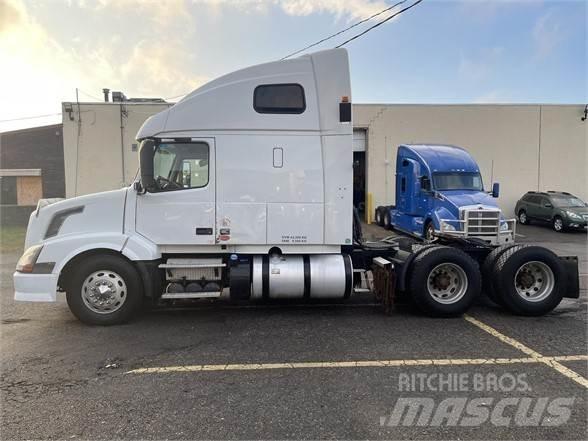 Volvo VNL64T670 Vilcēji
