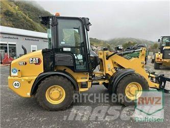 CAT 907 Iekrāvēji uz riteņiem