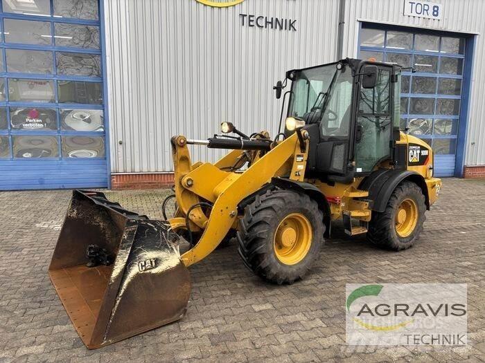 CAT 908 Iekrāvēji uz riteņiem
