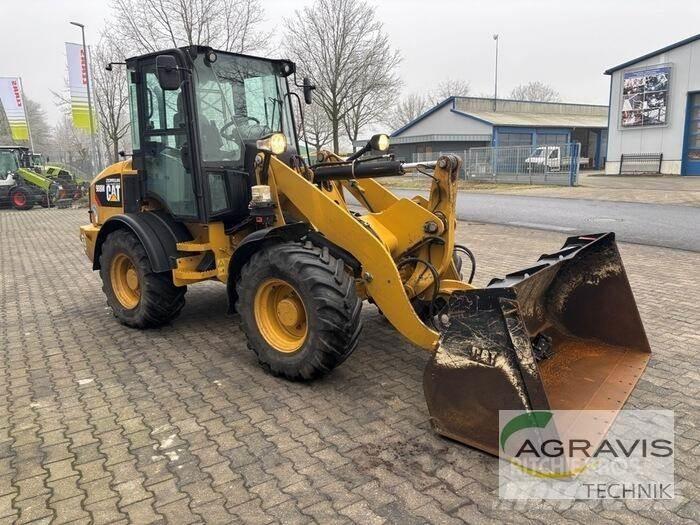 CAT 908 Iekrāvēji uz riteņiem
