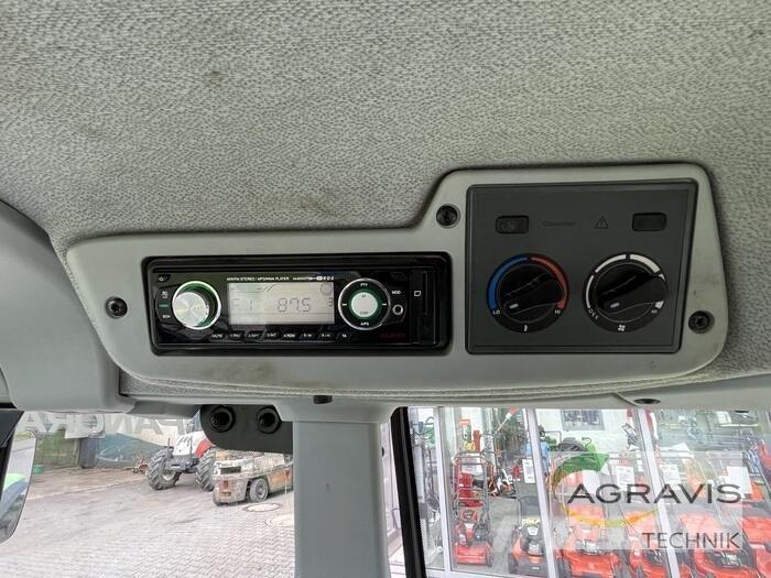 CLAAS ARION 420 Traktori
