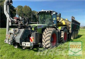 CLAAS XERION 3800 TRAC Mēslojuma izkliedētājs