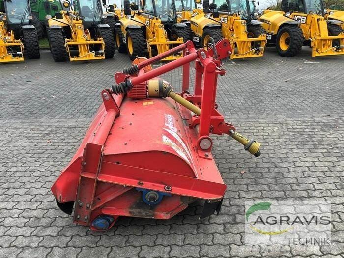 Dücker UM 27 Pļaujmašīnas/pašgājēji