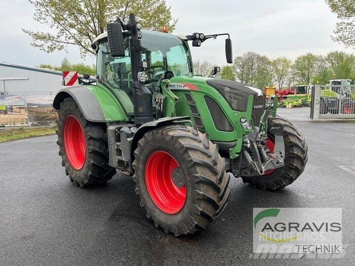 Fendt 714 VARIO S4 Traktori