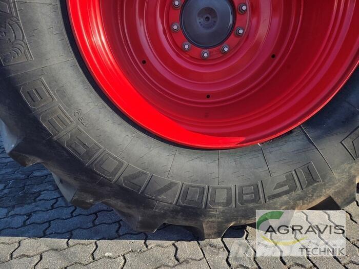 Fendt 828 VARIO S4 Traktori