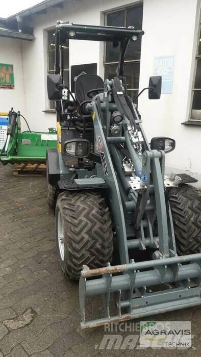 GiANT G2200E-3 Iekrāvēji uz riteņiem