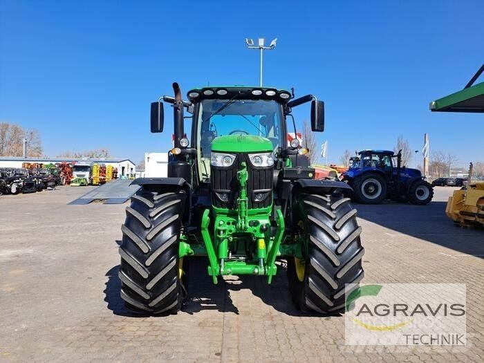 John Deere 6215 R Traktori