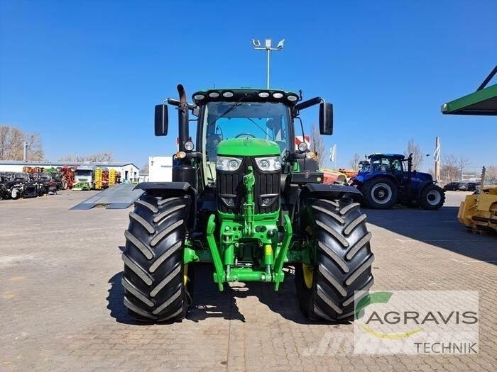 John Deere 6215 R Traktori