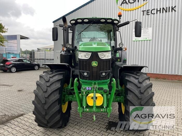 John Deere 6215 R Traktori