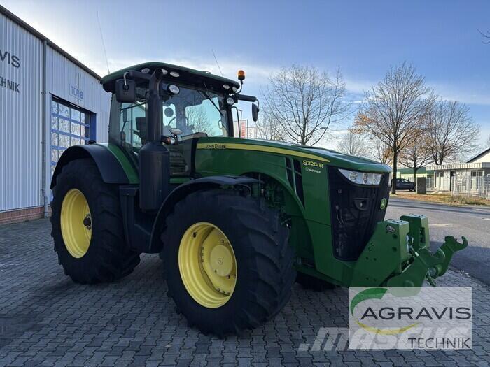 John Deere 8320 R Traktori