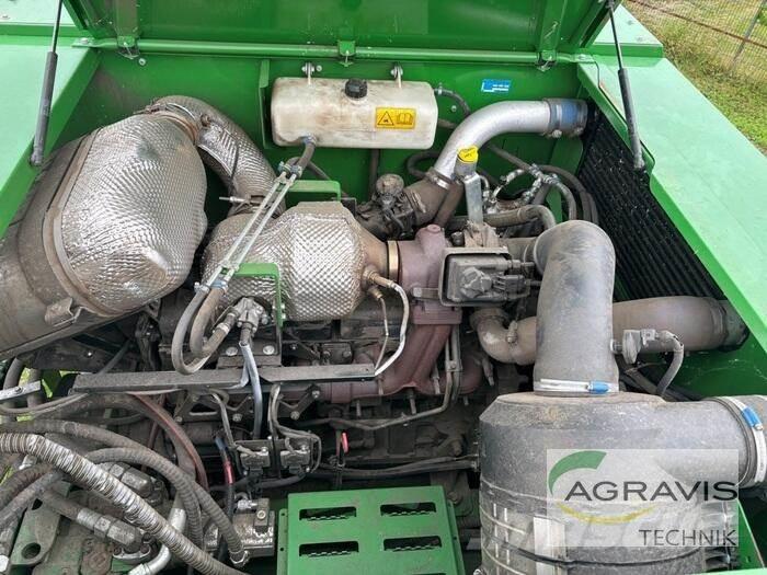 John Deere W 330 Ražas novākšanas kombaini