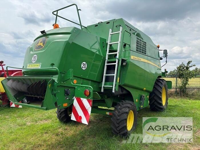 John Deere W 330 Ražas novākšanas kombaini