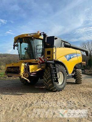 New Holland CX 8090 Ražas novākšanas kombaini
