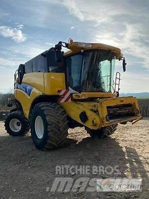 New Holland CX 8090 Ražas novākšanas kombaini