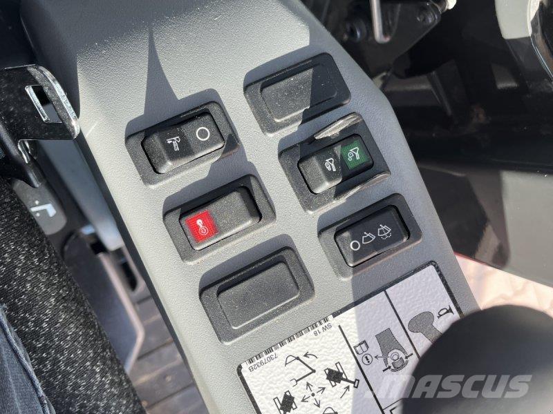 Bobcat E88 Ekskavatori uz riteņiem