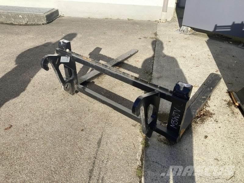 CAT 906-14 Iekrāvēji uz riteņiem