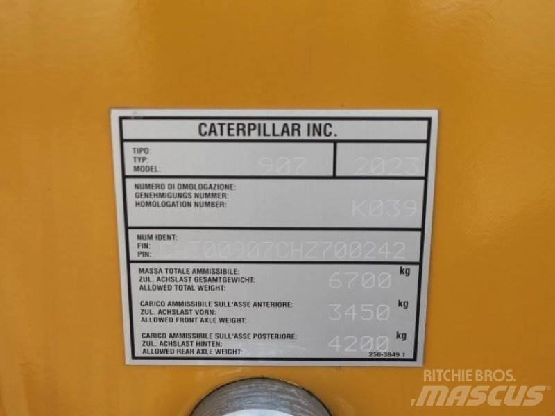 CAT 907 Iekrāvēji uz riteņiem