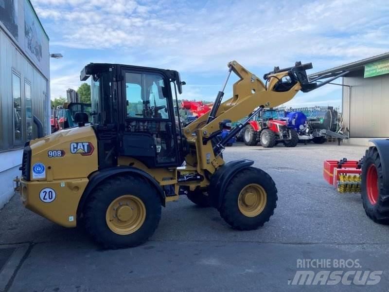 CAT 908 Iekrāvēji uz riteņiem