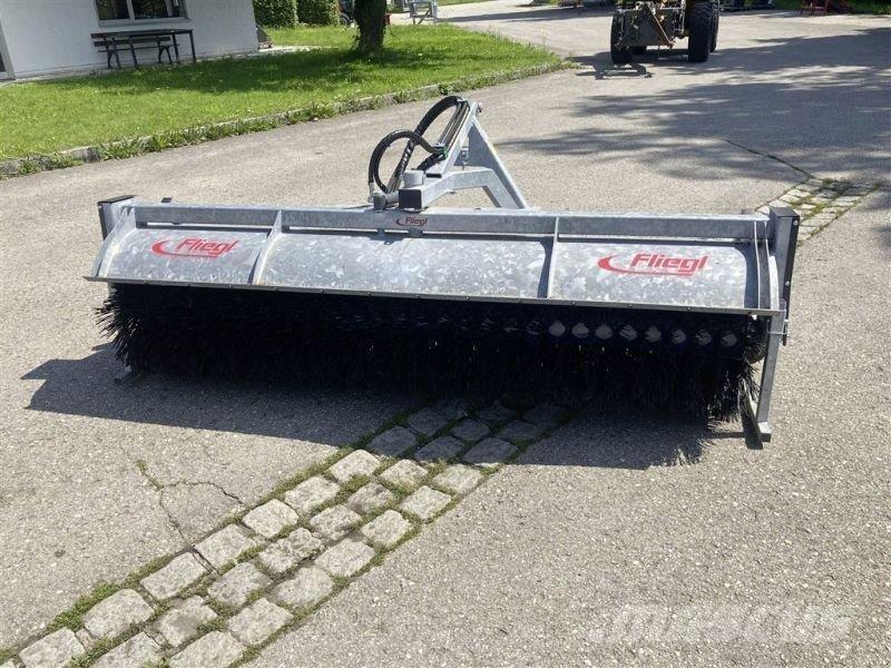 Fliegl TYP 700 Ielu tīrīšanas mašīnas