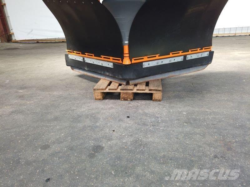  GEBR. URN 28 Sniega naži un tīrītāji