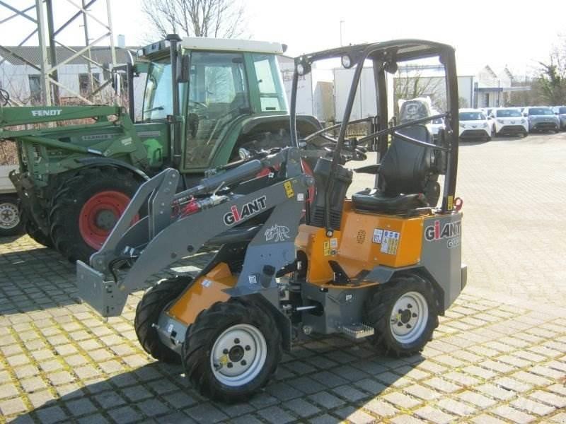 GiANT G1200 Lietoti riteņu kompaktiekrāvēji