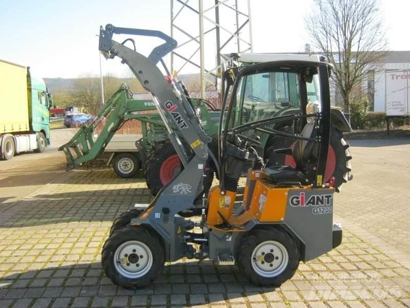 GiANT G1200 Lietoti riteņu kompaktiekrāvēji