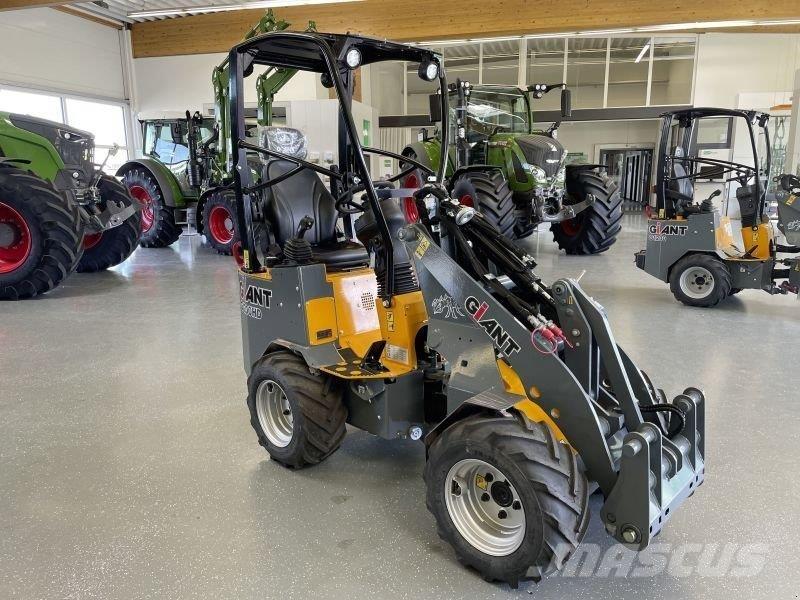 GiANT G1200 HD Lietoti riteņu kompaktiekrāvēji