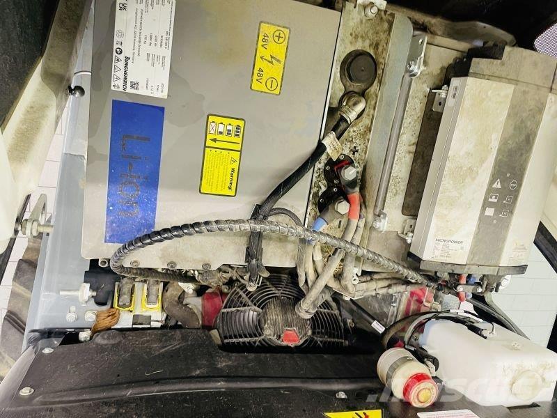 GiANT G2700E Lietoti riteņu kompaktiekrāvēji