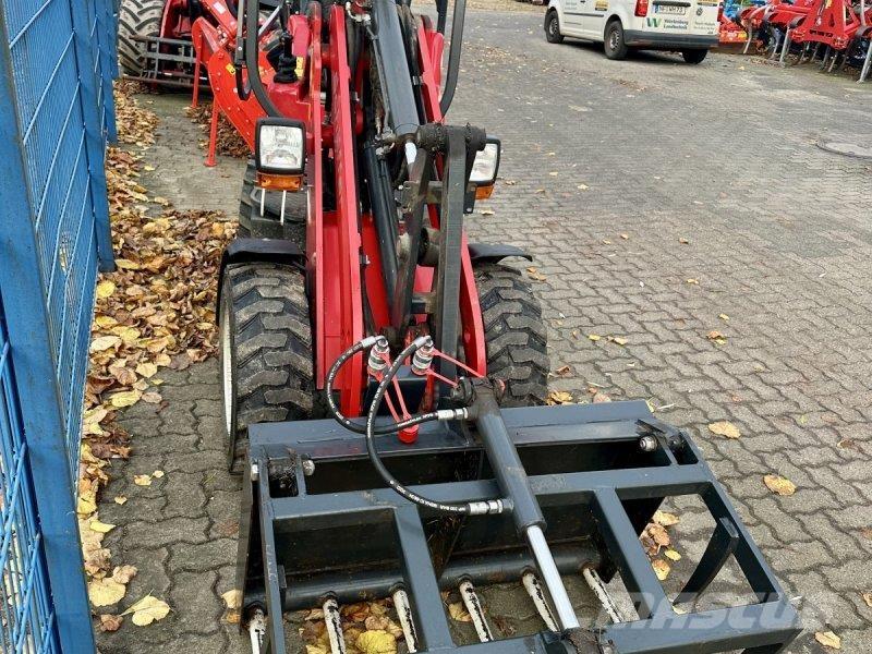 Schäffer 2028 Frontālie iekrāvēji un ekskavatori