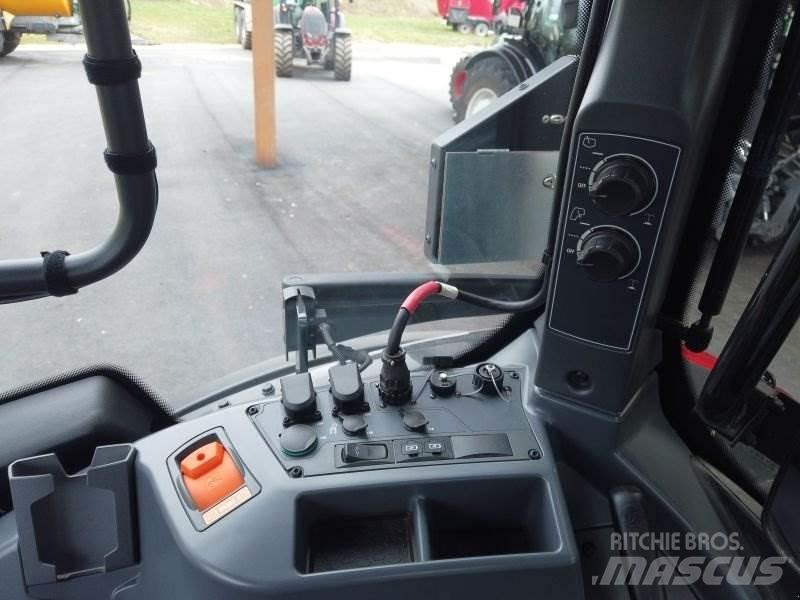 Valtra Q305 Traktori